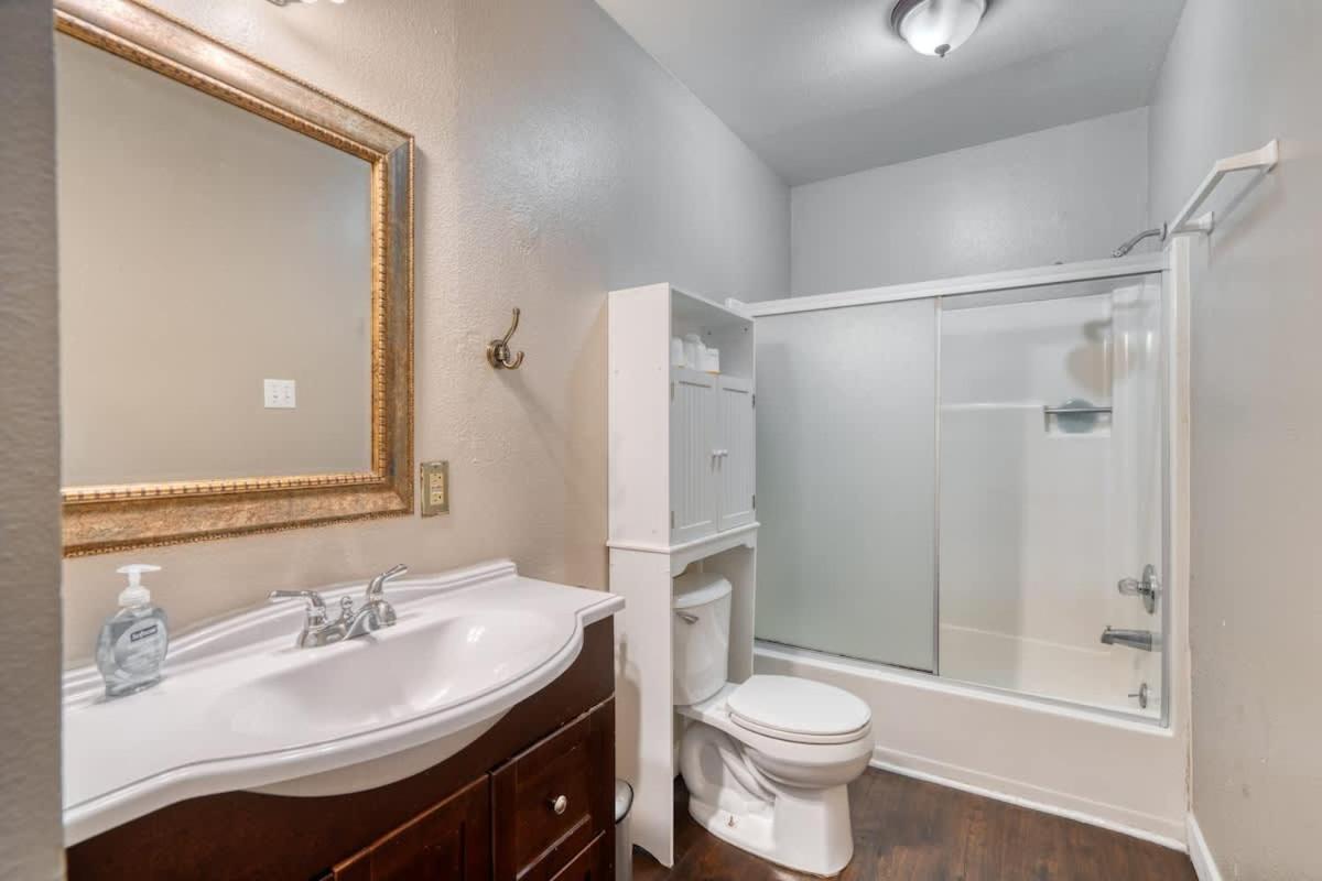 - Spacious & Hip 1br With Access To Ne